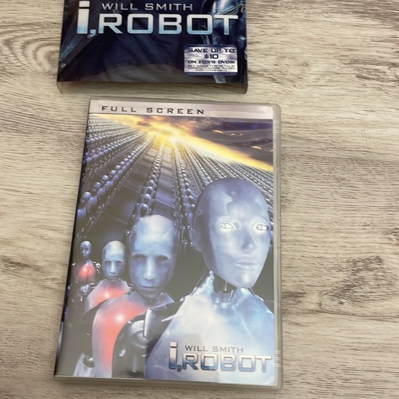 I, Robot DVD Movie 2004 1h 55m Will Smith, Bridget Moynahan Sci-Fi, Action PG-13 - Picture 2 of 6